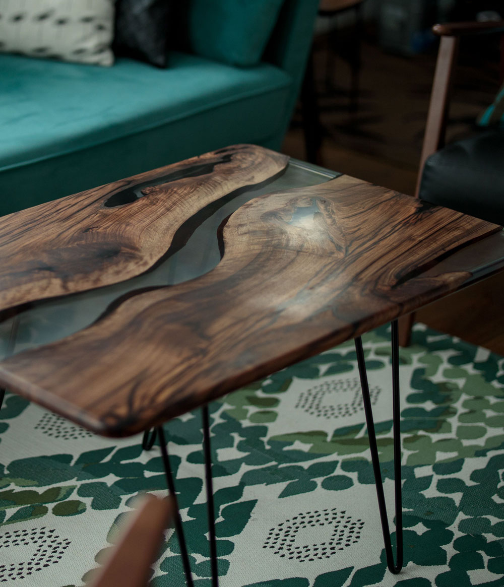Ameublement - table en bois et résine sur mesure à Bordeaux